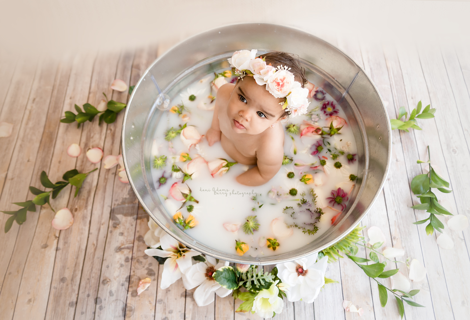 Фотосессия малыша в ванне
