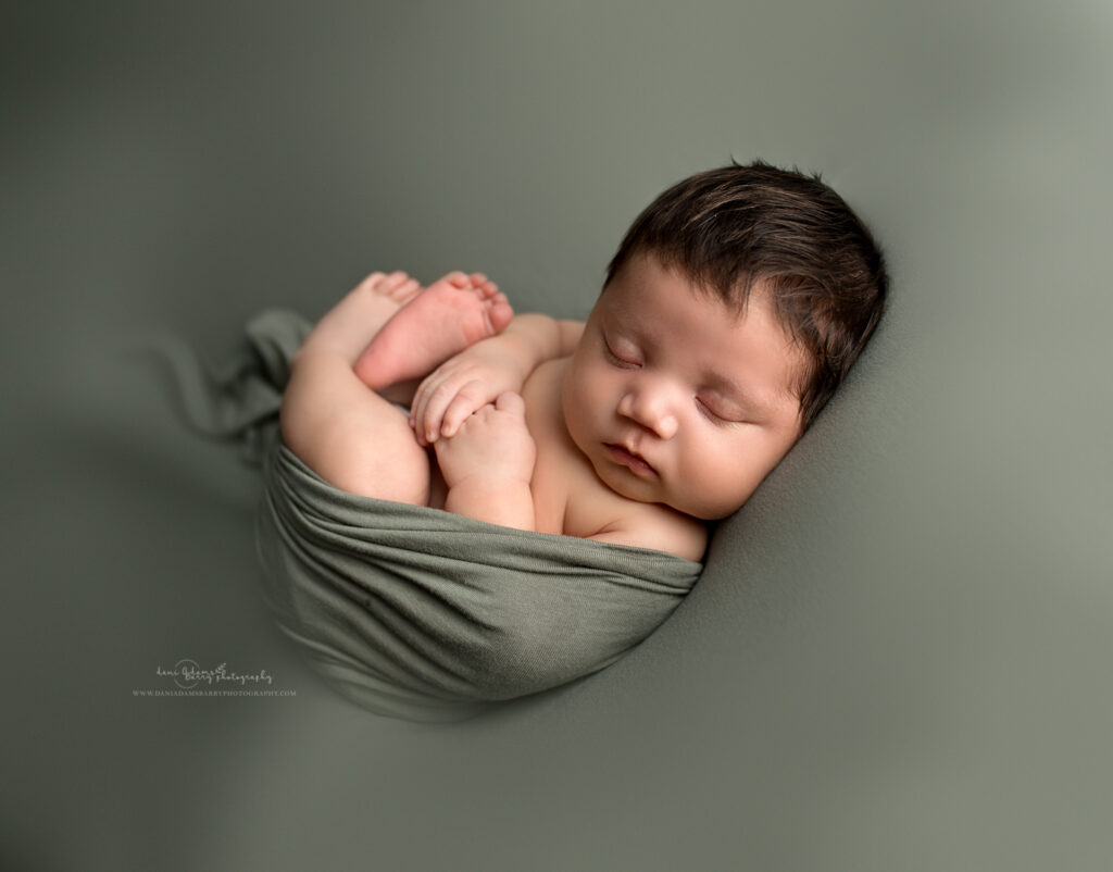 forest green newborn photos