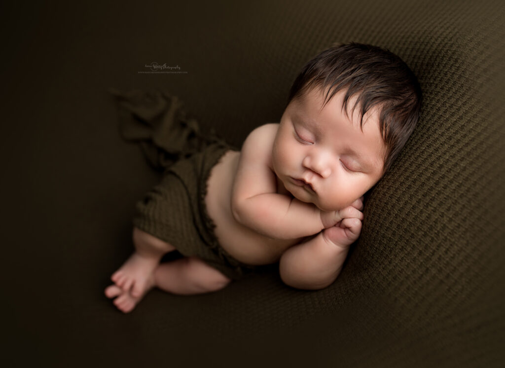 olive green newborn photos boy