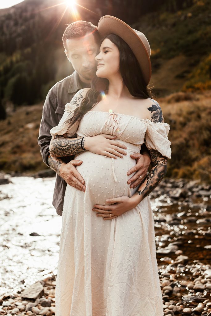 maternity photoshoot couple