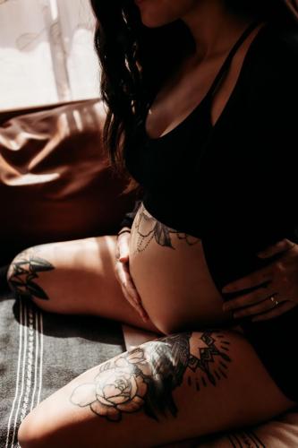 moody-maternity-photos